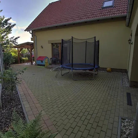 Veronika Villa *