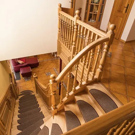 Veronika Villa